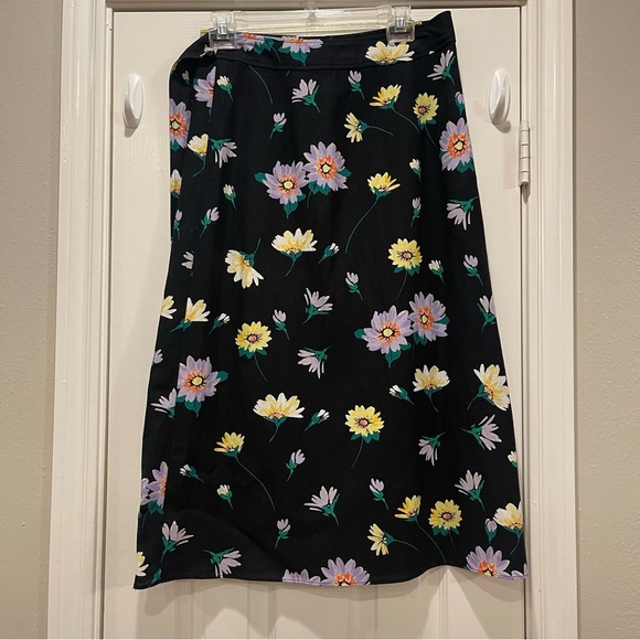 LOFT Midi Wrap Skirt Women’s Sz 2 Black Floral Linen Blend Moody Feminine Spring - Picture 4 of 10